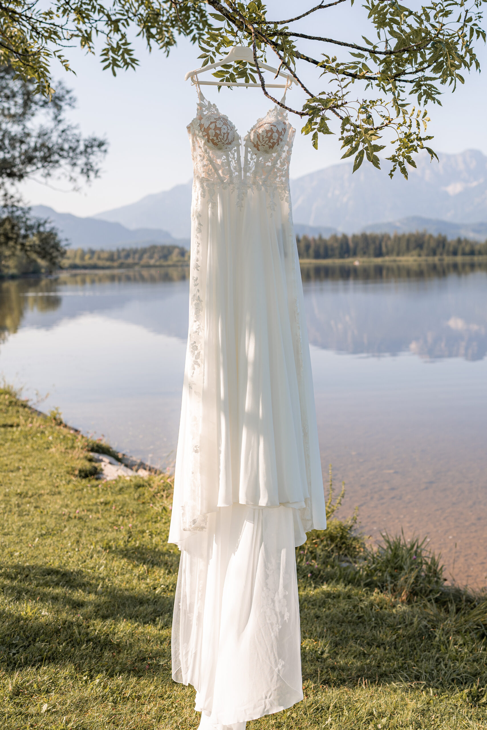 Hopfensee Hochzeit mobile Brautstylistin Allgäu Füssen Brautstyling exklusive Berg Hochzeit Boho schick See Hochzeit