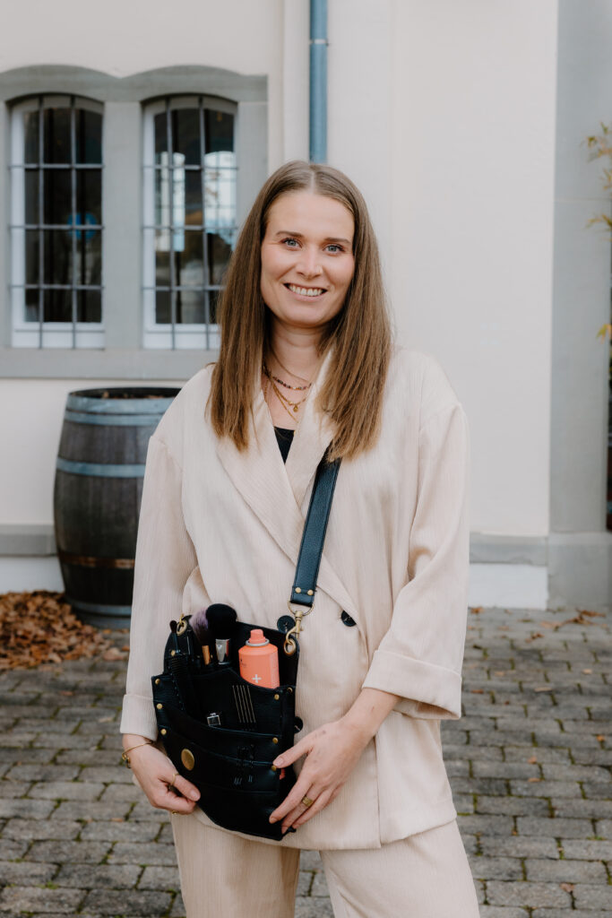 {"type":"elementor","siteurl":"https://soulmade-beauty.de/wp-json/","elements":[{"id":"b6696fc","elType":"container","isInner":true,"isLocked":false,"settings":{"_column_size":50,"width_tablet":{"size":"100","unit":"%"},"width":{"size":null,"unit":"%"},"content_width":"full","flex_direction":"row","margin_mobile":{"unit":"px","top":"25","right":"0","bottom":"0","left":"0","isLinked":false},"padding_mobile":{"unit":"px","top":"0","right":"0","bottom":"0","left":"0","isLinked":true},"_flex_align_self_mobile":"center","padding_tablet":{"unit":"px","top":"0","right":"0","bottom":"0","left":"0","isLinked":true},"flex_align_items":"center","background_background":"classic","background_image":{"id":122,"url":"https://soulmade-beauty.de/wp-content/uploads/2025/02/Hairstyling-Hairtrends-Weddinghair-Hochzeitsfrisuren-Inspiration-Ponytrail-Updo-half-Updo13-1.jpg","alt":"Palma de Mallorca Wedding Brautstylistin Bodensee Lindau Brautstyling Allgäu mobile Stylistin Veronika","source":"library","size":""},"background_size":"initial","min_height_tablet":{"unit":"px","size":371,"sizes":[]},"background_image_tablet":{"url":"https://soulmade-beauty.de/wp-content/uploads/2025/02/Hairstyling-Hairtrends-Weddinghair-Hochzeitsfrisuren-Inspiration-Ponytrail-Updo-half-Updo13-1.jpg","id":122,"size":"","alt":"Palma de Mallorca Wedding Brautstylistin Bodensee Lindau Brautstyling Allgäu mobile Stylistin Veronika","source":"library"},"background_position_tablet":"initial","background_ypos":{"unit":"px","size":-133,"sizes":[]},"background_ypos_tablet":{"unit":"px","size":-261,"sizes":[]},"background_ypos_mobile":{"unit":"px","size":-103,"sizes":[]},"background_position":"center center","background_repeat":"no-repeat","background_xpos_tablet":{"unit":"px","size":2,"sizes":[]},"container_type":"flex","width_mobile":{"unit":"px","size":"","sizes":[]},"boxed_width":{"unit":"px","size":"","sizes":[]},"boxed_width_tablet":{"unit":"px","size":"","sizes":[]},"boxed_width_mobile":{"unit":"px","size":"","sizes":[]},"min_height":{"unit":"px","size":"","sizes":[]},"min_height_mobile":{"unit":"px","size":"","sizes":[]},"flex_direction_tablet":"","flex_direction_mobile":"","flex__is_row":"row","flex__is_column":"column","flex_justify_content":"","flex_justify_content_tablet":"","flex_justify_content_mobile":"","flex_align_items_tablet":"","flex_align_items_mobile":"","flex_gap":{"column":"","row":"","isLinked":true,"unit":"px"},"flex_gap_tablet":{"column":"","row":"","isLinked":true,"unit":"px"},"flex_gap_mobile":{"column":"","row":"","isLinked":true,"unit":"px"},"flex_wrap":"","flex_wrap_tablet":"","flex_wrap_mobile":"","flex_align_content":"","flex_align_content_tablet":"","flex_align_content_mobile":"","grid_outline":"yes","grid_columns_grid":{"unit":"fr","size":3,"sizes":[]},"grid_columns_grid_tablet":{"unit":"fr","size":"","sizes":[]},"grid_columns_grid_mobile":{"unit":"fr","size":1,"sizes":[]},"grid_rows_grid":{"unit":"fr","size":2,"sizes":[]},"grid_rows_grid_tablet":{"unit":"fr","size":"","sizes":[]},"grid_rows_grid_mobile":{"unit":"fr","size":"","sizes":[]},"grid_gaps":{"column":"","row":"","isLinked":true,"unit":"px"},"grid_gaps_tablet":{"column":"","row":"","isLinked":true,"unit":"px"},"grid_gaps_mobile":{"column":"","row":"","isLinked":true,"unit":"px"},"grid_auto_flow":"row","grid_auto_flow_tablet":"row","grid_auto_flow_mobile":"row","grid_justify_items":"","grid_justify_items_tablet":"","grid_justify_items_mobile":"","grid_align_items":"","grid_align_items_tablet":"","grid_align_items_mobile":"","grid_justify_content":"","grid_justify_content_tablet":"","grid_justify_content_mobile":"","grid_align_content":"","grid_align_content_tablet":"","grid_align_content_mobile":"","grid__is_row":"row","grid__is_column":"column","overflow":"","html_tag":"","link":{"url":"","is_external":"","nofollow":"","custom_attributes":""},"background_color":"","background_color_stop":{"unit":"%","size":0,"sizes":[]},"background_color_stop_tablet":{"unit":"%"},"background_color_stop_mobile":{"unit":"%"},"background_color_b":"#f2295b","background_color_b_stop":{"unit":"%","size":100,"sizes":[]},"background_color_b_stop_tablet":{"unit":"%"},"background_color_b_stop_mobile":{"unit":"%"},"background_gradient_type":"linear","background_gradient_angle":{"unit":"deg","size":180,"sizes":[]},"background_gradient_angle_tablet":{"unit":"deg"},"background_gradient_angle_mobile":{"unit":"deg"},"background_gradient_position":"center center","background_gradient_position_tablet":"","background_gradient_position_mobile":"","background_image_mobile":{"url":"","id":"","size":""},"background_position_mobile":"","background_xpos":{"unit":"px","size":0,"sizes":[]},"background_xpos_mobile":{"unit":"px","size":0,"sizes":[]},"background_attachment":"","background_repeat_tablet":"","background_repeat_mobile":"","background_size_tablet":"","background_size_mobile":"","background_bg_width":{"unit":"%","size":100,"sizes":[]},"background_bg_width_tablet":{"unit":"px","size":"","sizes":[]},"background_bg_width_mobile":{"unit":"px","size":"","sizes":[]},"background_video_link":"","background_video_start":"","background_video_end":"","background_play_once":"","background_play_on_mobile":"","background_privacy_mode":"","background_video_fallback":{"url":"","id":"","size":""},"background_slideshow_gallery":[],"background_slideshow_loop":"yes","background_slideshow_slide_duration":5000,"background_slideshow_slide_transition":"fade","background_slideshow_transition_duration":500,"background_slideshow_background_size":"","background_slideshow_background_size_tablet":"","background_slideshow_background_size_mobile":"","background_slideshow_background_position":"","background_slideshow_background_position_tablet":"","background_slideshow_background_position_mobile":"","background_slideshow_lazyload":"","background_slideshow_ken_burns":"","background_slideshow_ken_burns_zoom_direction":"in","handle_slideshow_asset_loading":"","background_hover_background":"","background_hover_color":"","background_hover_color_stop":{"unit":"%","size":0,"sizes":[]},"background_hover_color_stop_tablet":{"unit":"%"},"background_hover_color_stop_mobile":{"unit":"%"},"background_hover_color_b":"#f2295b","background_hover_color_b_stop":{"unit":"%","size":100,"sizes":[]},"background_hover_color_b_stop_tablet":{"unit":"%"},"background_hover_color_b_stop_mobile":{"unit":"%"},"background_hover_gradient_type":"linear","background_hover_gradient_angle":{"unit":"deg","size":180,"sizes":[]},"background_hover_gradient_angle_tablet":{"unit":"deg"},"background_hover_gradient_angle_mobile":{"unit":"deg"},"background_hover_gradient_position":"center center","background_hover_gradient_position_tablet":"","background_hover_gradient_position_mobile":"","background_hover_image":{"url":"","id":"","size":""},"background_hover_image_tablet":{"url":"","id":"","size":""},"background_hover_image_mobile":{"url":"","id":"","size":""},"background_hover_position":"","background_hover_position_tablet":"","background_hover_position_mobile":"","background_hover_xpos":{"unit":"px","size":0,"sizes":[]},"background_hover_xpos_tablet":{"unit":"px","size":0,"sizes":[]},"background_hover_xpos_mobile":{"unit":"px","size":0,"sizes":[]},"background_hover_ypos":{"unit":"px","size":0,"sizes":[]},"background_hover_ypos_tablet":{"unit":"px","size":0,"sizes":[]},"background_hover_ypos_mobile":{"unit":"px","size":0,"sizes":[]},"background_hover_attachment":"","background_hover_repeat":"","background_hover_repeat_tablet":"","background_hover_repeat_mobile":"","background_hover_size":"","background_hover_size_tablet":"","background_hover_size_mobile":"","background_hover_bg_width":{"unit":"%","size":100,"sizes":[]},"background_hover_bg_width_tablet":{"unit":"px","size":"","sizes":[]},"background_hover_bg_width_mobile":{"unit":"px","size":"","sizes":[]},"background_hover_video_link":"","background_hover_video_start":"","background_hover_video_end":"","background_hover_play_once":"","background_hover_play_on_mobile":"","background_hover_privacy_mode":"","background_hover_video_fallback":{"url":"","id":"","size":""},"background_hover_slideshow_gallery":[],"background_hover_slideshow_loop":"yes","background_hover_slideshow_slide_duration":5000,"background_hover_slideshow_slide_transition":"fade","background_hover_slideshow_transition_duration":500,"background_hover_slideshow_background_size":"","background_hover_slideshow_background_size_tablet":"","background_hover_slideshow_background_size_mobile":"","background_hover_slideshow_background_position":"","background_hover_slideshow_background_position_tablet":"","background_hover_slideshow_background_position_mobile":"","background_hover_slideshow_lazyload":"","background_hover_slideshow_ken_burns":"","background_hover_slideshow_ken_burns_zoom_direction":"in","background_hover_transition":{"unit":"px","size":0.3,"sizes":[]},"background_motion_fx_motion_fx_scrolling":"","background_motion_fx_translateY_effect":"","background_motion_fx_translateY_direction":"","background_motion_fx_translateY_speed":{"unit":"px","size":4,"sizes":[]},"background_motion_fx_translateY_affectedRange":{"unit":"%","size":"","sizes":{"start":0,"end":100}},"background_motion_fx_translateX_effect":"","background_motion_fx_translateX_direction":"","background_motion_fx_translateX_speed":{"unit":"px","size":4,"sizes":[]},"background_motion_fx_translateX_affectedRange":{"unit":"%","size":"","sizes":{"start":0,"end":100}},"background_motion_fx_opacity_effect":"","background_motion_fx_opacity_direction":"out-in","background_motion_fx_opacity_level":{"unit":"px","size":10,"sizes":[]},"background_motion_fx_opacity_range":{"unit":"%","size":"","sizes":{"start":20,"end":80}},"background_motion_fx_blur_effect":"","background_motion_fx_blur_direction":"out-in","background_motion_fx_blur_level":{"unit":"px","size":7,"sizes":[]},"background_motion_fx_blur_range":{"unit":"%","size":"","sizes":{"start":20,"end":80}},"background_motion_fx_rotateZ_direction":"","background_motion_fx_rotateZ_speed":{"unit":"px","size":1,"sizes":[]},"background_motion_fx_rotateZ_affectedRange":{"unit":"%","size":"","sizes":{"start":0,"end":100}},"background_motion_fx_scale_effect":"","background_motion_fx_scale_direction":"out-in","background_motion_fx_scale_speed":{"unit":"px","size":4,"sizes":[]},"background_motion_fx_scale_range":{"unit":"%","size":"","sizes":{"start":20,"end":80}},"background_motion_fx_devices":["desktop","tablet","mobile"],"background_motion_fx_range":"","background_motion_fx_motion_fx_mouse":"","background_motion_fx_mouseTrack_effect":"","background_motion_fx_mouseTrack_direction":"","background_motion_fx_mouseTrack_speed":{"unit":"px","size":1,"sizes":[]},"background_motion_fx_tilt_direction":"","background_motion_fx_tilt_speed":{"unit":"px","size":4,"sizes":[]},"background_handle_motion_fx_asset_loading":"","background_overlay_background":"","background_overlay_color":"","background_overlay_color_stop":{"unit":"%","size":0,"sizes":[]},"background_overlay_color_stop_tablet":{"unit":"%"},"background_overlay_color_stop_mobile":{"unit":"%"},"background_overlay_color_b":"#f2295b","background_overlay_color_b_stop":{"unit":"%","size":100,"sizes":[]},"background_overlay_color_b_stop_tablet":{"unit":"%"},"background_overlay_color_b_stop_mobile":{"unit":"%"},"background_overlay_gradient_type":"linear","background_overlay_gradient_angle":{"unit":"deg","size":180,"sizes":[]},"background_overlay_gradient_angle_tablet":{"unit":"deg"},"background_overlay_gradient_angle_mobile":{"unit":"deg"},"background_overlay_gradient_position":"center center","background_overlay_gradient_position_tablet":"","background_overlay_gradient_position_mobile":"","background_overlay_image":{"url":"","id":"","size":""},"background_overlay_image_tablet":{"url":"","id":"","size":""},"background_overlay_image_mobile":{"url":"","id":"","size":""},"background_overlay_position":"","background_overlay_position_tablet":"","background_overlay_position_mobile":"","background_overlay_xpos":{"unit":"px","size":0,"sizes":[]},"background_overlay_xpos_tablet":{"unit":"px","size":0,"sizes":[]},"background_overlay_xpos_mobile":{"unit":"px","size":0,"sizes":[]},"background_overlay_ypos":{"unit":"px","size":0,"sizes":[]},"background_overlay_ypos_tablet":{"unit":"px","size":0,"sizes":[]},"background_overlay_ypos_mobile":{"unit":"px","size":0,"sizes":[]},"background_overlay_attachment":"","background_overlay_repeat":"","background_overlay_repeat_tablet":"","background_overlay_repeat_mobile":"","background_overlay_size":"","background_overlay_size_tablet":"","background_overlay_size_mobile":"","background_overlay_bg_width":{"unit":"%","size":100,"sizes":[]},"background_overlay_bg_width_tablet":{"unit":"px","size":"","sizes":[]},"background_overlay_bg_width_mobile":{"unit":"px","size":"","sizes":[]},"background_overlay_video_link":"","background_overlay_video_start":"","background_overlay_video_end":"","background_overlay_play_once":"","background_overlay_play_on_mobile":"","background_overlay_privacy_mode":"","background_overlay_video_fallback":{"url":"","id":"","size":""},"background_overlay_slideshow_gallery":[],"background_overlay_slideshow_loop":"yes","background_overlay_slideshow_slide_duration":5000,"background_overlay_slideshow_slide_transition":"fade","background_overlay_slideshow_transition_duration":500,"background_overlay_slideshow_background_size":"","background_overlay_slideshow_background_size_tablet":"","background_overlay_slideshow_background_size_mobile":"","background_overlay_slideshow_background_position":"","background_overlay_slideshow_background_position_tablet":"","background_overlay_slideshow_background_position_mobile":"","background_overlay_slideshow_lazyload":"","background_overlay_slideshow_ken_burns":"","background_overlay_slideshow_ken_burns_zoom_direction":"in","background_overlay_opacity":{"unit":"px","size":0.5,"sizes":[]},"background_overlay_opacity_tablet":{"unit":"px","size":"","sizes":[]},"background_overlay_opacity_mobile":{"unit":"px","size":"","sizes":[]},"css_filters_css_filter":"","css_filters_blur":{"unit":"px","size":0,"sizes":[]},"css_filters_brightness":{"unit":"px","size":100,"sizes":[]},"css_filters_contrast":{"unit":"px","size":100,"sizes":[]},"css_filters_saturate":{"unit":"px","size":100,"sizes":[]},"css_filters_hue":{"unit":"px","size":0,"sizes":[]},"overlay_blend_mode":"","background_overlay_hover_background":"","background_overlay_hover_color":"","background_overlay_hover_color_stop":{"unit":"%","size":0,"sizes":[]},"background_overlay_hover_color_stop_tablet":{"unit":"%"},"background_overlay_hover_color_stop_mobile":{"unit":"%"},"background_overlay_hover_color_b":"#f2295b","background_overlay_hover_color_b_stop":{"unit":"%","size":100,"sizes":[]},"background_overlay_hover_color_b_stop_tablet":{"unit":"%"},"background_overlay_hover_color_b_stop_mobile":{"unit":"%"},"background_overlay_hover_gradient_type":"linear","background_overlay_hover_gradient_angle":{"unit":"deg","size":180,"sizes":[]},"background_overlay_hover_gradient_angle_tablet":{"unit":"deg"},"background_overlay_hover_gradient_angle_mobile":{"unit":"deg"},"background_overlay_hover_gradient_position":"center center","background_overlay_hover_gradient_position_tablet":"","background_overlay_hover_gradient_position_mobile":"","background_overlay_hover_image":{"url":"","id":"","size":""},"background_overlay_hover_image_tablet":{"url":"","id":"","size":""},"background_overlay_hover_image_mobile":{"url":"","id":"","size":""},"background_overlay_hover_position":"","background_overlay_hover_position_tablet":"","background_overlay_hover_position_mobile":"","background_overlay_hover_xpos":{"unit":"px","size":0,"sizes":[]},"background_overlay_hover_xpos_tablet":{"unit":"px","size":0,"sizes":[]},"background_overlay_hover_xpos_mobile":{"unit":"px","size":0,"sizes":[]},"background_overlay_hover_ypos":{"unit":"px","size":0,"sizes":[]},"background_overlay_hover_ypos_tablet":{"unit":"px","size":0,"sizes":[]},"background_overlay_hover_ypos_mobile":{"unit":"px","size":0,"sizes":[]},"background_overlay_hover_attachment":"","background_overlay_hover_repeat":"","background_overlay_hover_repeat_tablet":"","background_overlay_hover_repeat_mobile":"","background_overlay_hover_size":"","background_overlay_hover_size_tablet":"","background_overlay_hover_size_mobile":"","background_overlay_hover_bg_width":{"unit":"%","size":100,"sizes":[]},"background_overlay_hover_bg_width_tablet":{"unit":"px","size":"","sizes":[]},"background_overlay_hover_bg_width_mobile":{"unit":"px","size":"","sizes":[]},"background_overlay_hover_video_link":"","background_overlay_hover_video_start":"","background_overlay_hover_video_end":"","background_overlay_hover_play_once":"","background_overlay_hover_play_on_mobile":"","background_overlay_hover_privacy_mode":"","background_overlay_hover_video_fallback":{"url":"","id":"","size":""},"background_overlay_hover_slideshow_gallery":[],"background_overlay_hover_slideshow_loop":"yes","background_overlay_hover_slideshow_slide_duration":5000,"background_overlay_hover_slideshow_slide_transition":"fade","background_overlay_hover_slideshow_transition_duration":500,"background_overlay_hover_slideshow_background_size":"","background_overlay_hover_slideshow_background_size_tablet":"","background_overlay_hover_slideshow_background_size_mobile":"","background_overlay_hover_slideshow_background_position":"","background_overlay_hover_slideshow_background_position_tablet":"","background_overlay_hover_slideshow_background_position_mobile":"","background_overlay_hover_slideshow_lazyload":"","background_overlay_hover_slideshow_ken_burns":"","background_overlay_hover_slideshow_ken_burns_zoom_direction":"in","background_overlay_hover_opacity":{"unit":"px","size":0.5,"sizes":[]},"background_overlay_hover_opacity_tablet":{"unit":"px","size":"","sizes":[]},"background_overlay_hover_opacity_mobile":{"unit":"px","size":"","sizes":[]},"background_overlay_hover_transition":{"unit":"px","size":"","sizes":[]},"css_filters_hover_css_filter":"","css_filters_hover_blur":{"unit":"px","size":0,"sizes":[]},"css_filters_hover_brightness":{"unit":"px","size":100,"sizes":[]},"css_filters_hover_contrast":{"unit":"px","size":100,"sizes":[]},"css_filters_hover_saturate":{"unit":"px","size":100,"sizes":[]},"css_filters_hover_hue":{"unit":"px","size":0,"sizes":[]},"border_border":"","border_width":{"unit":"px","top":"","right":"","bottom":"","left":"","isLinked":true},"border_width_tablet":{"unit":"px","top":"","right":"","bottom":"","left":"","isLinked":true},"border_width_mobile":{"unit":"px","top":"","right":"","bottom":"","left":"","isLinked":true},"border_color":"","border_radius":{"unit":"px","top":"","right":"","bottom":"","left":"","isLinked":true},"border_radius_tablet":{"unit":"px","top":"","right":"","bottom":"","left":"","isLinked":true},"border_radius_mobile":{"unit":"px","top":"","right":"","bottom":"","left":"","isLinked":true},"box_shadow_box_shadow_type":"","box_shadow_box_shadow":{"horizontal":0,"vertical":0,"blur":10,"spread":0,"color":"rgba(0,0,0,0.5)"},"box_shadow_box_shadow_position":" ","border_hover_border":"","border_hover_width":{"unit":"px","top":"","right":"","bottom":"","left":"","isLinked":true},"border_hover_width_tablet":{"unit":"px","top":"","right":"","bottom":"","left":"","isLinked":true},"border_hover_width_mobile":{"unit":"px","top":"","right":"","bottom":"","left":"","isLinked":true},"border_hover_color":"","border_radius_hover":{"unit":"px","top":"","right":"","bottom":"","left":"","isLinked":true},"border_radius_hover_tablet":{"unit":"px","top":"","right":"","bottom":"","left":"","isLinked":true},"border_radius_hover_mobile":{"unit":"px","top":"","right":"","bottom":"","left":"","isLinked":true},"box_shadow_hover_box_shadow_type":"","box_shadow_hover_box_shadow":{"horizontal":0,"vertical":0,"blur":10,"spread":0,"color":"rgba(0,0,0,0.5)"},"box_shadow_hover_box_shadow_position":" ","border_hover_transition":{"unit":"px","size":0.3,"sizes":[]},"shape_divider_top":"","shape_divider_top_color":"","shape_divider_top_width":{"unit":"%","size":"","sizes":[]},"shape_divider_top_width_tablet":{"unit":"%","size":"","sizes":[]},"shape_divider_top_width_mobile":{"unit":"%","size":"","sizes":[]},"shape_divider_top_height":{"unit":"px","size":"","sizes":[]},"shape_divider_top_height_tablet":{"unit":"px","size":"","sizes":[]},"shape_divider_top_height_mobile":{"unit":"px","size":"","sizes":[]},"shape_divider_top_flip":"","shape_divider_top_negative":"","shape_divider_top_above_content":"","shape_divider_bottom":"","shape_divider_bottom_color":"","shape_divider_bottom_width":{"unit":"%","size":"","sizes":[]},"shape_divider_bottom_width_tablet":{"unit":"%","size":"","sizes":[]},"shape_divider_bottom_width_mobile":{"unit":"%","size":"","sizes":[]},"shape_divider_bottom_height":{"unit":"px","size":"","sizes":[]},"shape_divider_bottom_height_tablet":{"unit":"px","size":"","sizes":[]},"shape_divider_bottom_height_mobile":{"unit":"px","size":"","sizes":[]},"shape_divider_bottom_flip":"","shape_divider_bottom_negative":"","shape_divider_bottom_above_content":"","margin":{"unit":"px","top":"","right":"","bottom":"","left":"","isLinked":true},"margin_tablet":{"unit":"px","top":"","right":"","bottom":"","left":"","isLinked":true},"padding":{"unit":"px","top":"","right":"","bottom":"","left":"","isLinked":true},"grid_column":"","grid_column_tablet":"","grid_column_mobile":"","grid_column_custom":"","grid_column_custom_tablet":"","grid_column_custom_mobile":"","grid_row":"","grid_row_tablet":"","grid_row_mobile":"","grid_row_custom":"","grid_row_custom_tablet":"","grid_row_custom_mobile":"","_flex_align_self":"","_flex_align_self_tablet":"","_flex_order":"","_flex_order_tablet":"","_flex_order_mobile":"","_flex_order_custom":"","_flex_order_custom_tablet":"","_flex_order_custom_mobile":"","_flex_size":"","_flex_size_tablet":"","_flex_size_mobile":"","_flex_grow":1,"_flex_grow_tablet":"","_flex_grow_mobile":"","_flex_shrink":1,"_flex_shrink_tablet":"","_flex_shrink_mobile":"","position":"","_offset_orientation_h":"start","_offset_x":{"unit":"px","size":0,"sizes":[]},"_offset_x_tablet":{"unit":"px","size":"","sizes":[]},"_offset_x_mobile":{"unit":"px","size":"","sizes":[]},"_offset_x_end":{"unit":"px","size":0,"sizes":[]},"_offset_x_end_tablet":{"unit":"px","size":"","sizes":[]},"_offset_x_end_mobile":{"unit":"px","size":"","sizes":[]},"_offset_orientation_v":"start","_offset_y":{"unit":"px","size":0,"sizes":[]},"_offset_y_tablet":{"unit":"px","size":"","sizes":[]},"_offset_y_mobile":{"unit":"px","size":"","sizes":[]},"_offset_y_end":{"unit":"px","size":0,"sizes":[]},"_offset_y_end_tablet":{"unit":"px","size":"","sizes":[]},"_offset_y_end_mobile":{"unit":"px","size":"","sizes":[]},"z_index":"","z_index_tablet":"","z_index_mobile":"","_element_id":"","css_classes":"","e_display_conditions":"","motion_fx_motion_fx_scrolling":"","motion_fx_translateY_effect":"","motion_fx_translateY_direction":"","motion_fx_translateY_speed":{"unit":"px","size":4,"sizes":[]},"motion_fx_translateY_affectedRange":{"unit":"%","size":"","sizes":{"start":0,"end":100}},"motion_fx_translateX_effect":"","motion_fx_translateX_direction":"","motion_fx_translateX_speed":{"unit":"px","size":4,"sizes":[]},"motion_fx_translateX_affectedRange":{"unit":"%","size":"","sizes":{"start":0,"end":100}},"motion_fx_opacity_effect":"","motion_fx_opacity_direction":"out-in","motion_fx_opacity_level":{"unit":"px","size":10,"sizes":[]},"motion_fx_opacity_range":{"unit":"%","size":"","sizes":{"start":20,"end":80}},"motion_fx_blur_effect":"","motion_fx_blur_direction":"out-in","motion_fx_blur_level":{"unit":"px","size":7,"sizes":[]},"motion_fx_blur_range":{"unit":"%","size":"","sizes":{"start":20,"end":80}},"motion_fx_rotateZ_effect":"","motion_fx_rotateZ_direction":"","motion_fx_rotateZ_speed":{"unit":"px","size":1,"sizes":[]},"motion_fx_rotateZ_affectedRange":{"unit":"%","size":"","sizes":{"start":0,"end":100}},"motion_fx_scale_effect":"","motion_fx_scale_direction":"out-in","motion_fx_scale_speed":{"unit":"px","size":4,"sizes":[]},"motion_fx_scale_range":{"unit":"%","size":"","sizes":{"start":20,"end":80}},"motion_fx_transform_origin_x":"center","motion_fx_transform_origin_y":"center","motion_fx_devices":["desktop","tablet","mobile"],"motion_fx_range":"","motion_fx_motion_fx_mouse":"","motion_fx_mouseTrack_effect":"","motion_fx_mouseTrack_direction":"","motion_fx_mouseTrack_speed":{"unit":"px","size":1,"sizes":[]},"motion_fx_tilt_effect":"","motion_fx_tilt_direction":"","motion_fx_tilt_speed":{"unit":"px","size":4,"sizes":[]},"handle_motion_fx_asset_loading":"","sticky":"","sticky_on":["desktop","tablet","mobile"],"sticky_offset":0,"sticky_offset_tablet":"","sticky_offset_mobile":"","sticky_effects_offset":0,"sticky_effects_offset_tablet":"","sticky_effects_offset_mobile":"","sticky_anchor_link_offset":0,"sticky_anchor_link_offset_tablet":"","sticky_anchor_link_offset_mobile":"","sticky_parent":"","animation":"","animation_tablet":"","animation_mobile":"","animation_duration":"","animation_delay":"","_transform_rotate_popover":"","_transform_rotateZ_effect":{"unit":"px","size":"","sizes":[]},"_transform_rotateZ_effect_tablet":{"unit":"deg","size":"","sizes":[]},"_transform_rotateZ_effect_mobile":{"unit":"deg","size":"","sizes":[]},"_transform_rotate_3d":"","_transform_rotateX_effect":{"unit":"px","size":"","sizes":[]},"_transform_rotateX_effect_tablet":{"unit":"deg","size":"","sizes":[]},"_transform_rotateX_effect_mobile":{"unit":"deg","size":"","sizes":[]},"_transform_rotateY_effect":{"unit":"px","size":"","sizes":[]},"_transform_rotateY_effect_tablet":{"unit":"deg","size":"","sizes":[]},"_transform_rotateY_effect_mobile":{"unit":"deg","size":"","sizes":[]},"_transform_perspective_effect":{"unit":"px","size":"","sizes":[]},"_transform_perspective_effect_tablet":{"unit":"px","size":"","sizes":[]},"_transform_perspective_effect_mobile":{"unit":"px","size":"","sizes":[]},"_transform_translate_popover":"","_transform_translateX_effect":{"unit":"px","size":"","sizes":[]},"_transform_translateX_effect_tablet":{"unit":"px","size":"","sizes":[]},"_transform_translateX_effect_mobile":{"unit":"px","size":"","sizes":[]},"_transform_translateY_effect":{"unit":"px","size":"","sizes":[]},"_transform_translateY_effect_tablet":{"unit":"px","size":"","sizes":[]},"_transform_translateY_effect_mobile":{"unit":"px","size":"","sizes":[]},"_transform_scale_popover":"","_transform_keep_proportions":"yes","_transform_scale_effect":{"unit":"px","size":"","sizes":[]},"_transform_scale_effect_tablet":{"unit":"px","size":"","sizes":[]},"_transform_scale_effect_mobile":{"unit":"px","size":"","sizes":[]},"_transform_scaleX_effect":{"unit":"px","size":"","sizes":[]},"_transform_scaleX_effect_tablet":{"unit":"px","size":"","sizes":[]},"_transform_scaleX_effect_mobile":{"unit":"px","size":"","sizes":[]},"_transform_scaleY_effect":{"unit":"px","size":"","sizes":[]},"_transform_scaleY_effect_tablet":{"unit":"px","size":"","sizes":[]},"_transform_scaleY_effect_mobile":{"unit":"px","size":"","sizes":[]},"_transform_skew_popover":"","_transform_skewX_effect":{"unit":"px","size":"","sizes":[]},"_transform_skewX_effect_tablet":{"unit":"deg","size":"","sizes":[]},"_transform_skewX_effect_mobile":{"unit":"deg","size":"","sizes":[]},"_transform_skewY_effect":{"unit":"px","size":"","sizes":[]},"_transform_skewY_effect_tablet":{"unit":"deg","size":"","sizes":[]},"_transform_skewY_effect_mobile":{"unit":"deg","size":"","sizes":[]},"_transform_flipX_effect":"","_transform_flipY_effect":"","_transform_rotate_popover_hover":"","_transform_rotateZ_effect_hover":{"unit":"px","size":"","sizes":[]},"_transform_rotateZ_effect_hover_tablet":{"unit":"deg","size":"","sizes":[]},"_transform_rotateZ_effect_hover_mobile":{"unit":"deg","size":"","sizes":[]},"_transform_rotate_3d_hover":"","_transform_rotateX_effect_hover":{"unit":"px","size":"","sizes":[]},"_transform_rotateX_effect_hover_tablet":{"unit":"deg","size":"","sizes":[]},"_transform_rotateX_effect_hover_mobile":{"unit":"deg","size":"","sizes":[]},"_transform_rotateY_effect_hover":{"unit":"px","size":"","sizes":[]},"_transform_rotateY_effect_hover_tablet":{"unit":"deg","size":"","sizes":[]},"_transform_rotateY_effect_hover_mobile":{"unit":"deg","size":"","sizes":[]},"_transform_perspective_effect_hover":{"unit":"px","size":"","sizes":[]},"_transform_perspective_effect_hover_tablet":{"unit":"px","size":"","sizes":[]},"_transform_perspective_effect_hover_mobile":{"unit":"px","size":"","sizes":[]},"_transform_translate_popover_hover":"","_transform_translateX_effect_hover":{"unit":"px","size":"","sizes":[]},"_transform_translateX_effect_hover_tablet":{"unit":"px","size":"","sizes":[]},"_transform_translateX_effect_hover_mobile":{"unit":"px","size":"","sizes":[]},"_transform_translateY_effect_hover":{"unit":"px","size":"","sizes":[]},"_transform_translateY_effect_hover_tablet":{"unit":"px","size":"","sizes":[]},"_transform_translateY_effect_hover_mobile":{"unit":"px","size":"","sizes":[]},"_transform_scale_popover_hover":"","_transform_keep_proportions_hover":"yes","_transform_scale_effect_hover":{"unit":"px","size":"","sizes":[]},"_transform_scale_effect_hover_tablet":{"unit":"px","size":"","sizes":[]},"_transform_scale_effect_hover_mobile":{"unit":"px","size":"","sizes":[]},"_transform_scaleX_effect_hover":{"unit":"px","size":"","sizes":[]},"_transform_scaleX_effect_hover_tablet":{"unit":"px","size":"","sizes":[]},"_transform_scaleX_effect_hover_mobile":{"unit":"px","size":"","sizes":[]},"_transform_scaleY_effect_hover":{"unit":"px","size":"","sizes":[]},"_transform_scaleY_effect_hover_tablet":{"unit":"px","size":"","sizes":[]},"_transform_scaleY_effect_hover_mobile":{"unit":"px","size":"","sizes":[]},"_transform_skew_popover_hover":"","_transform_skewX_effect_hover":{"unit":"px","size":"","sizes":[]},"_transform_skewX_effect_hover_tablet":{"unit":"deg","size":"","sizes":[]},"_transform_skewX_effect_hover_mobile":{"unit":"deg","size":"","sizes":[]},"_transform_skewY_effect_hover":{"unit":"px","size":"","sizes":[]},"_transform_skewY_effect_hover_tablet":{"unit":"deg","size":"","sizes":[]},"_transform_skewY_effect_hover_mobile":{"unit":"deg","size":"","sizes":[]},"_transform_flipX_effect_hover":"","_transform_flipY_effect_hover":"","_transform_transition_hover":{"unit":"px","size":"","sizes":[]},"motion_fx_transform_x_anchor_point":"","motion_fx_transform_x_anchor_point_tablet":"","motion_fx_transform_x_anchor_point_mobile":"","motion_fx_transform_y_anchor_point":"","motion_fx_transform_y_anchor_point_tablet":"","motion_fx_transform_y_anchor_point_mobile":"","hide_desktop":"","hide_tablet":"","hide_mobile":""},"defaultEditSettings":{"defaultEditRoute":"content"},"interactions":{},"elements":[],"editSettings":{"defaultEditRoute":"layout","panel":{"activeTab":"style","activeSection":"section_background"}},"htmlCache":null}]}