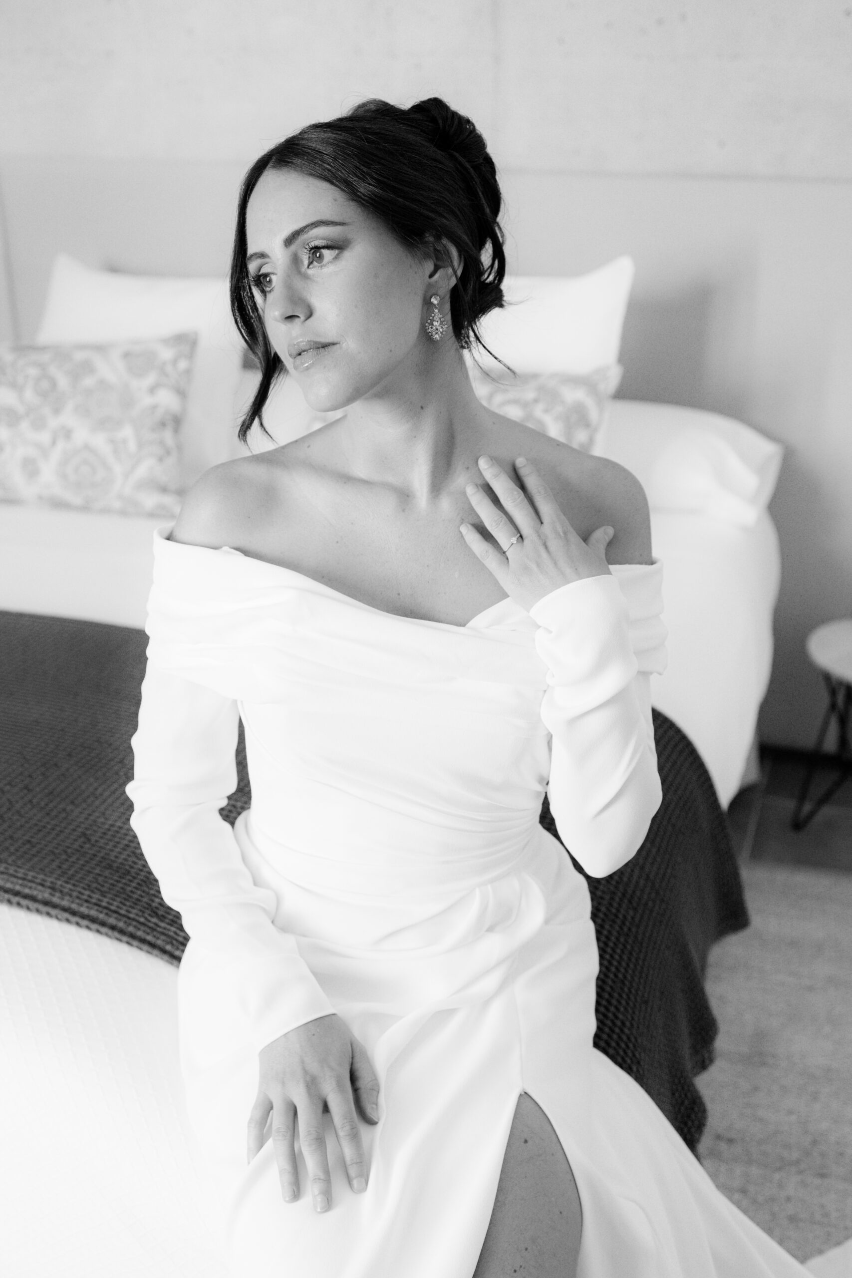 hochzeitsvorbereitung-mallorca-vintage-finca.jpg Stilvolle Hochzeitsvorbereitung in authentischer Finca mit Blick auf mallorquinische Berge