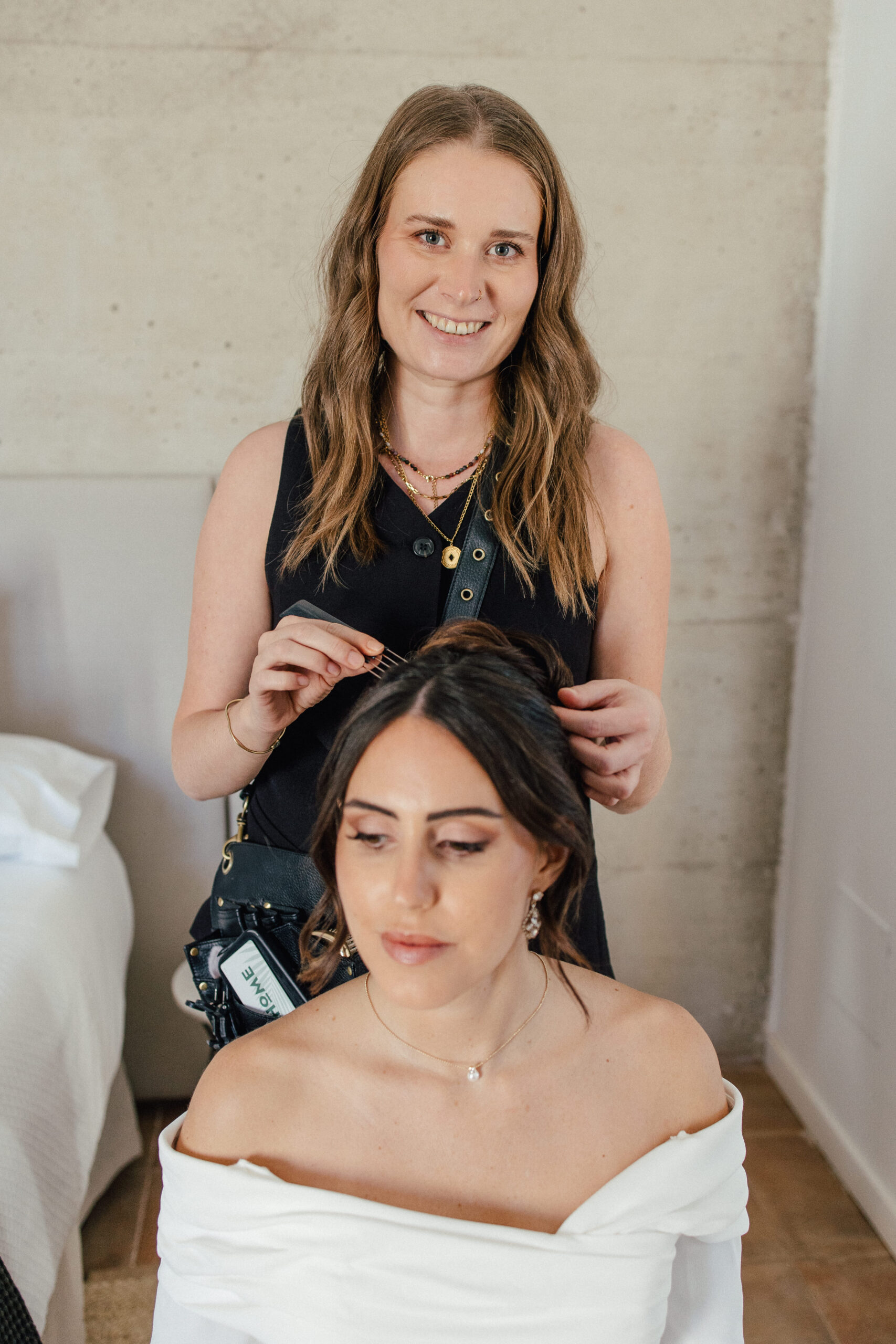 hochzeitsvorbereitung-mallorca-vintage-finca.jpg Stilvolle Hochzeitsvorbereitung in authentischer Finca mit Blick auf mallorquinische Berge